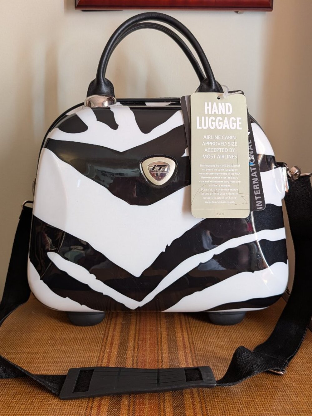 International Traveller Zebra Hard Sided Vanity Case NWT